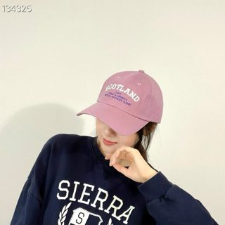 酒红色