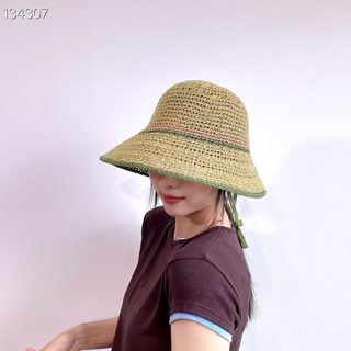 酒红色
