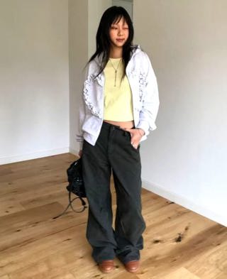 浅黄色