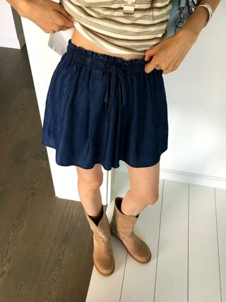 深蓝色