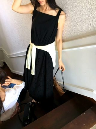 黑色