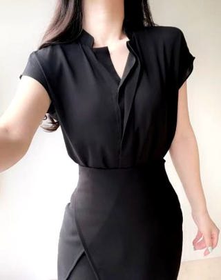 黑色