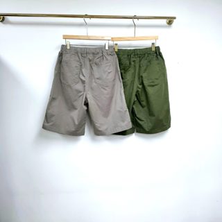 军绿色