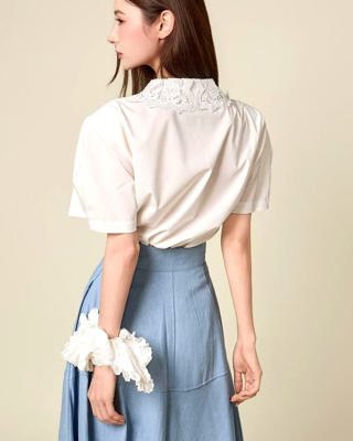 浅蓝色