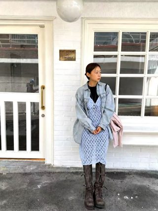 浅蓝色