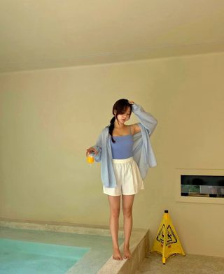浅蓝色
