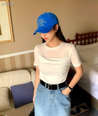 墨绿色