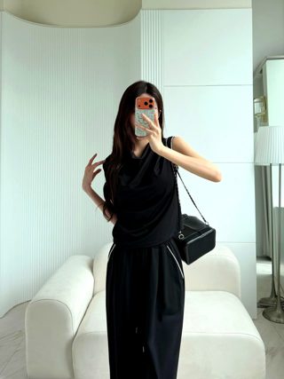 黑色