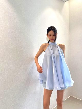 浅蓝色