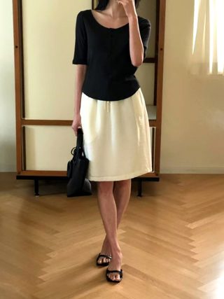 黑色