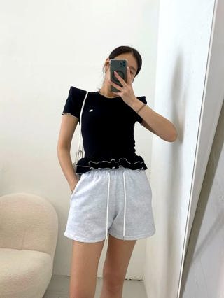 黑色