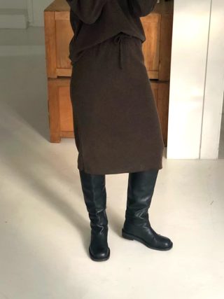 深棕色