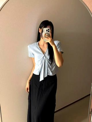 浅蓝色
