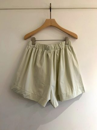 浅绿色