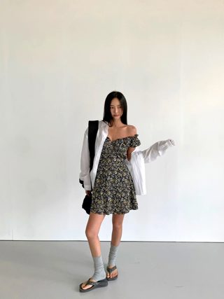 黑色