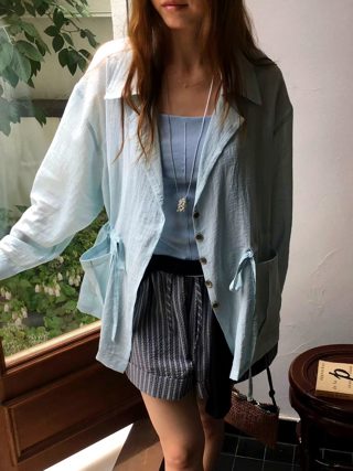 浅蓝色