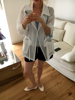 浅蓝色