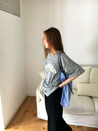 灰色