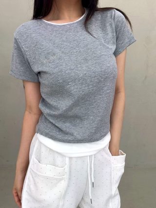 灰色