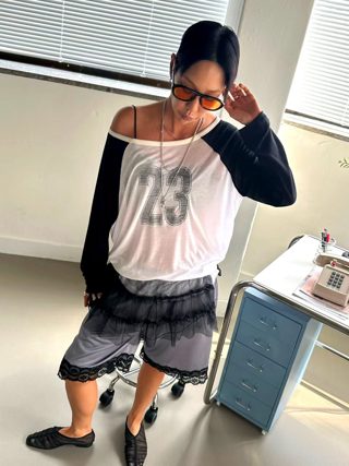 黑色