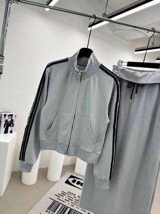 灰色
