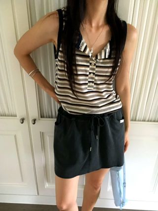 酒红色