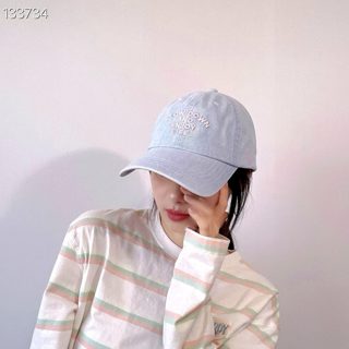 浅蓝色