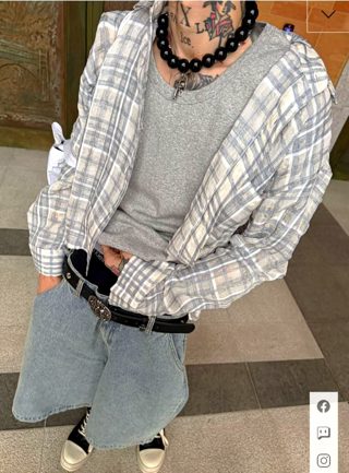 灰色