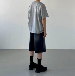 灰色
