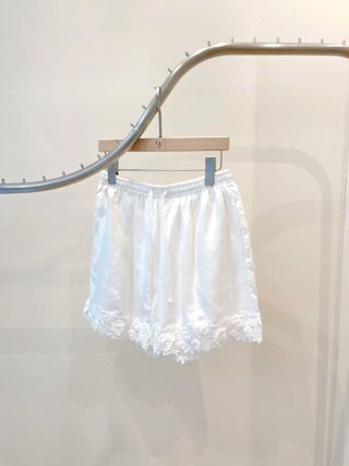 白色