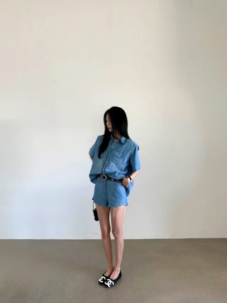 浅蓝色