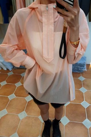 浅粉色