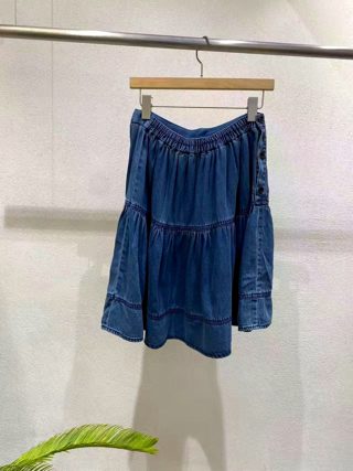 浅蓝色