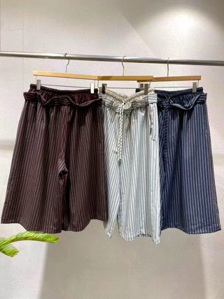 酒红色