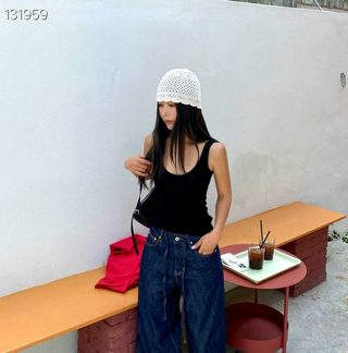 黑色