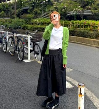 黑色