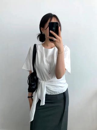 白色