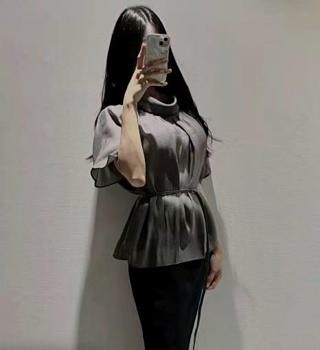 灰色