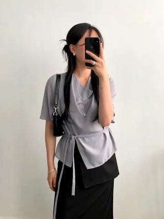 灰色