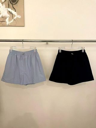 浅蓝色