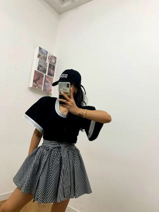 黑色
