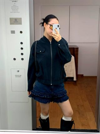 黑色