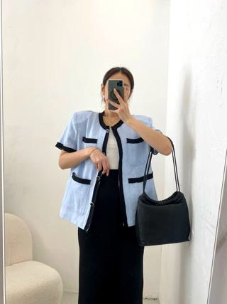 浅蓝色