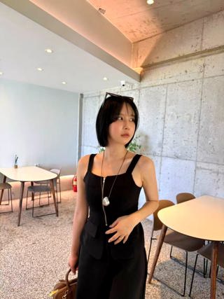 黑色