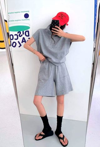 灰色