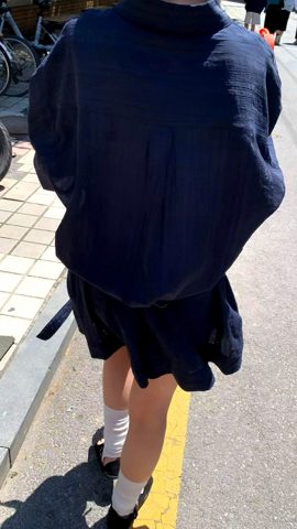 黑色