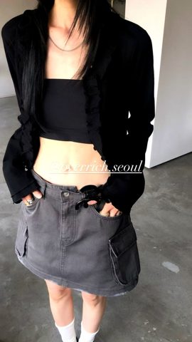 黑色