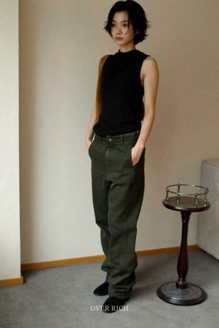 黑色