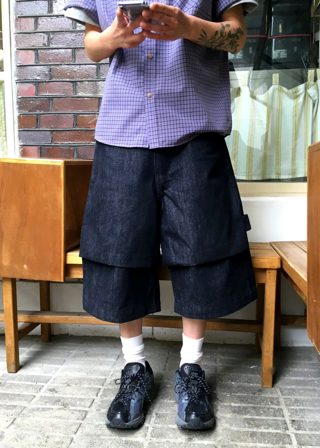 深蓝色