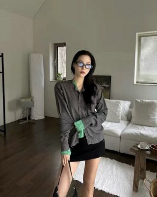 灰色